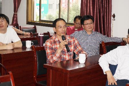 教授们为公司发展出谋划策
